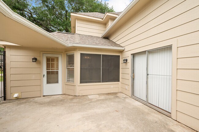 Building Photo - 18107 Shadow Valley Dr
