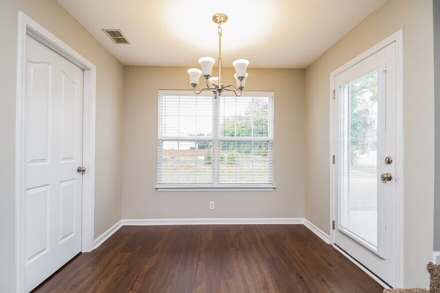 Building Photo - 850 Maricopa Dr