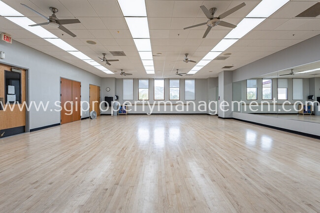 Building Photo - 39826 N Mill Creek Ct