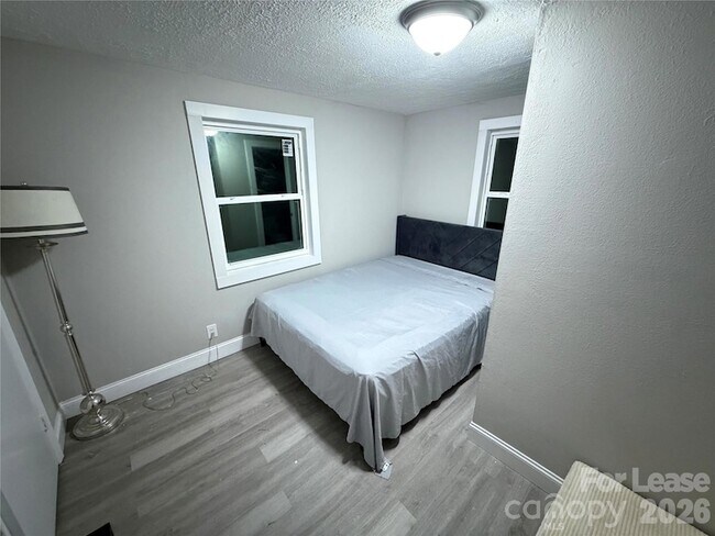 Building Photo - 209 Brookview Rd