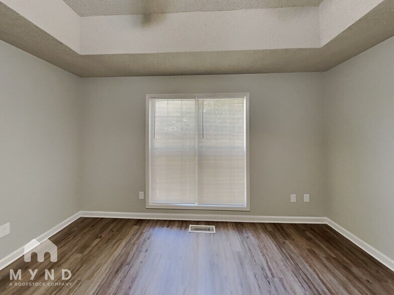 Building Photo - 3640 Willow Tree Cir
