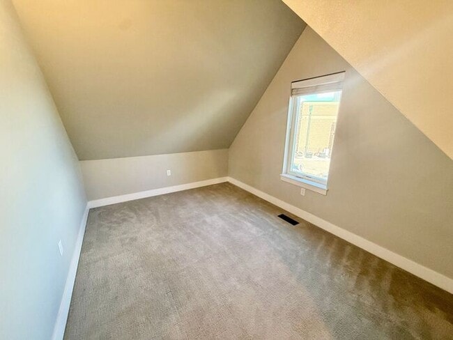 Building Photo - Modern Home in Heart of Old Town Fort Collins!