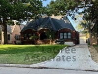 Building Photo - 709 NW 42nd St