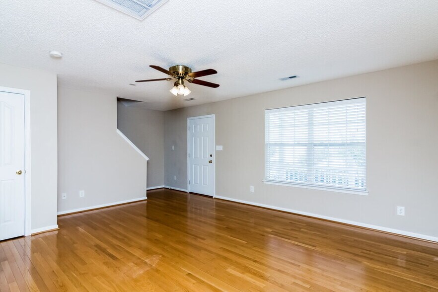 Building Photo - 15257 Pangborn Pl