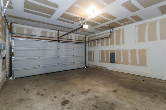 Building Photo - 9201 Sawyer Fay Ln