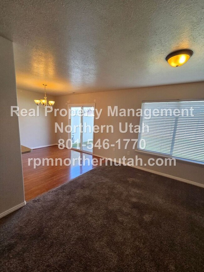 Building Photo - 152 W 2525 N