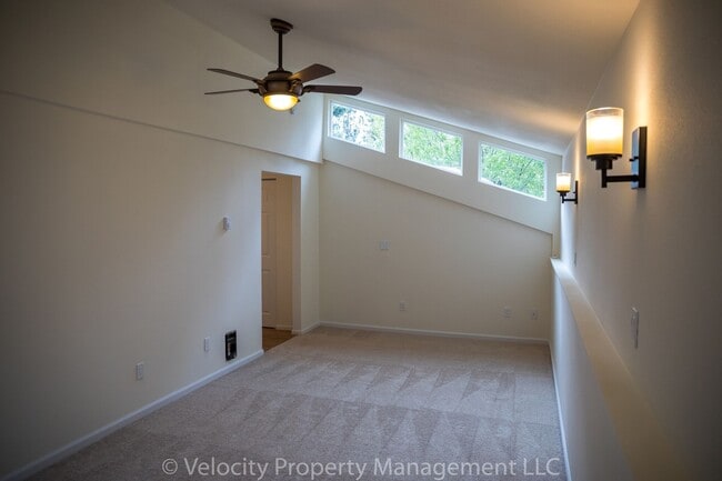 Building Photo - Single Level Home in Bend!