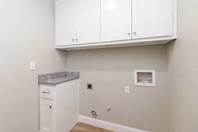 Building Photo - 2700 Tampa Bay Ave