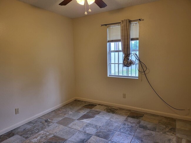 Building Photo - 1202 Shiloh Dr