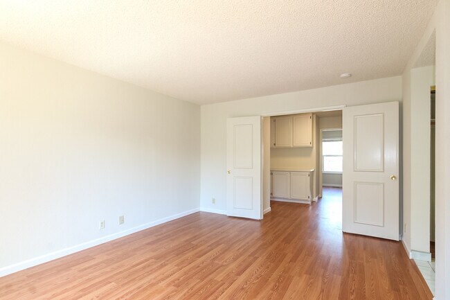 Building Photo - 3 bedroom Home on a corner Lot