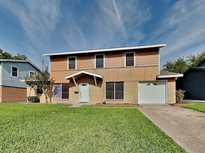 Building Photo - 2423 Mark Dr