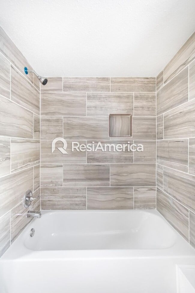 Building Photo - One Month Free Special!! Newly Renovated 4/2 in Midtown!