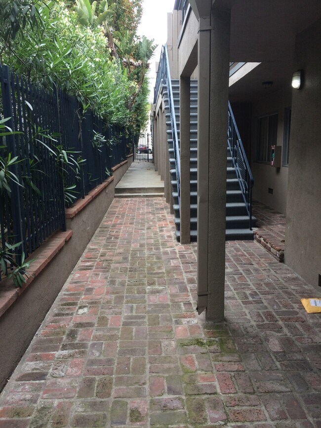 Building Photo - 11625 Mayfield Ave