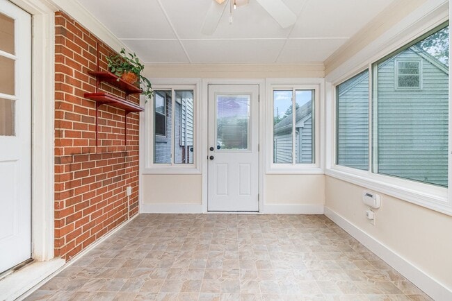 Building Photo - Coming Soon | $2,000/mo | Spacious Split-L...