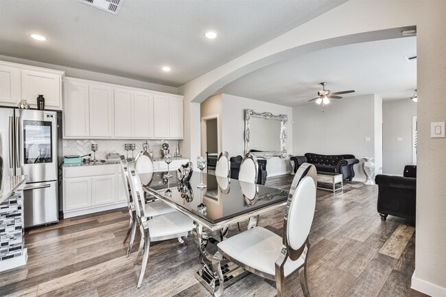 Building Photo - 15775 Cairnwell Bend Dr