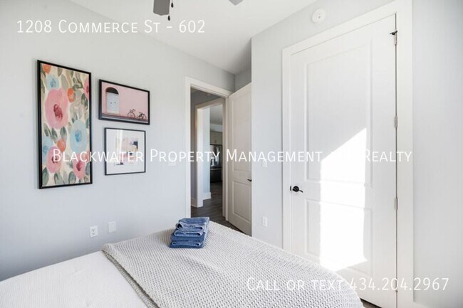 Building Photo - 1208 Commerce St