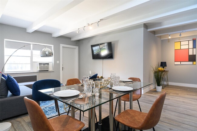 Building Photo - 1020 N Victoria Park Rd