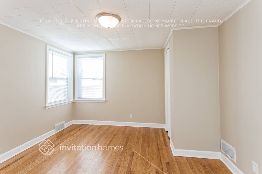Building Photo - 2526 Maple St