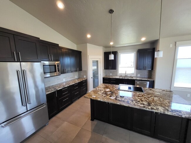 Building Photo - 4581 SW Zenith Point Ct