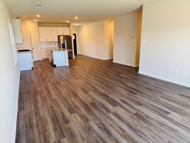 Building Photo - 801 Easthill Dr