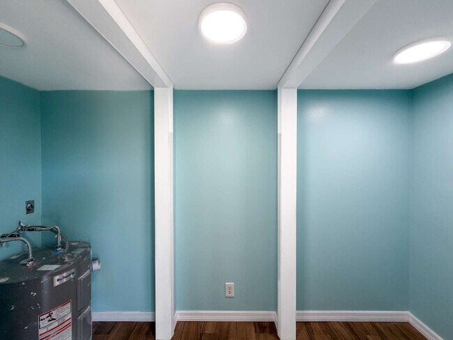 Building Photo - RENT THIS CANAL FRONT HOME WITH ZERO DEPOSIT DOWN