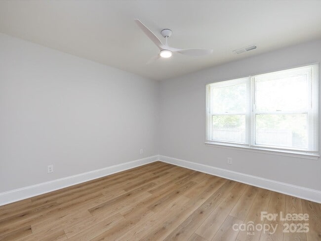 Building Photo - 114 Juanita Dr