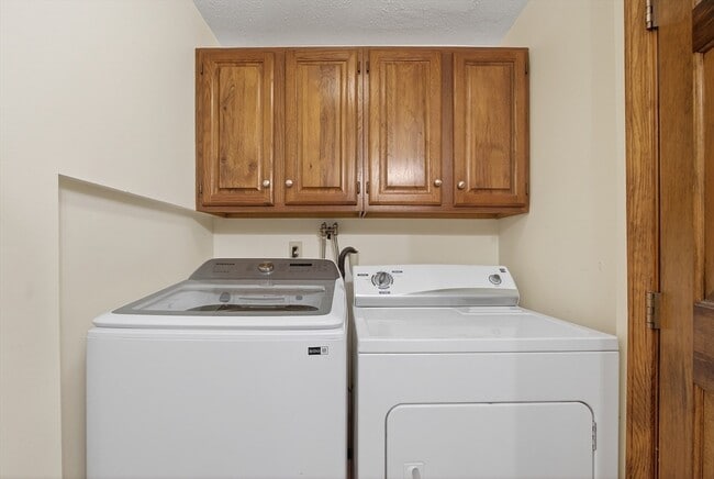 Building Photo - A 11 Scotty Hollow Dr