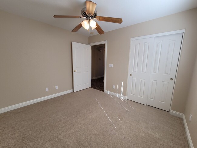 Building Photo - Beautiful Single Story Town Home in Mountains Edge Community