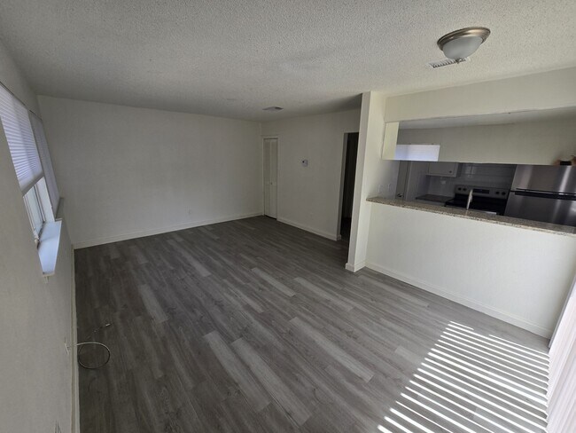 Building Photo - 202 Northcrest Cir