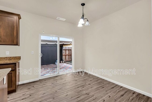 Building Photo - 3665 Venice Ave