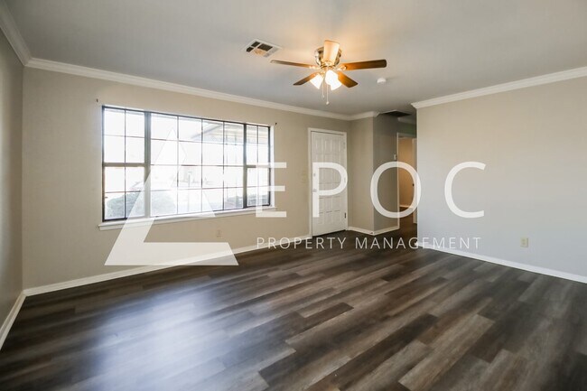 Building Photo - 742 Highland Pkwy