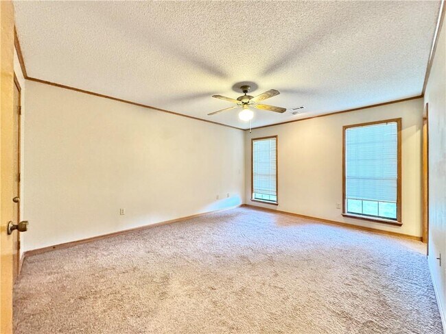 Building Photo - 3500 W Hemlock St