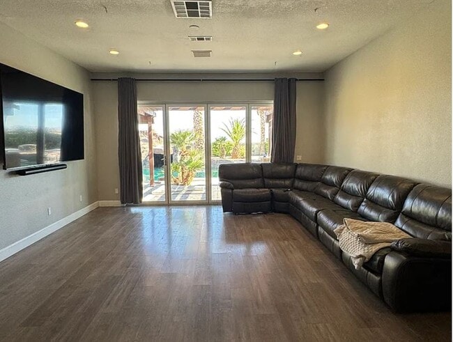 Building Photo - 9653 Denhart Ave