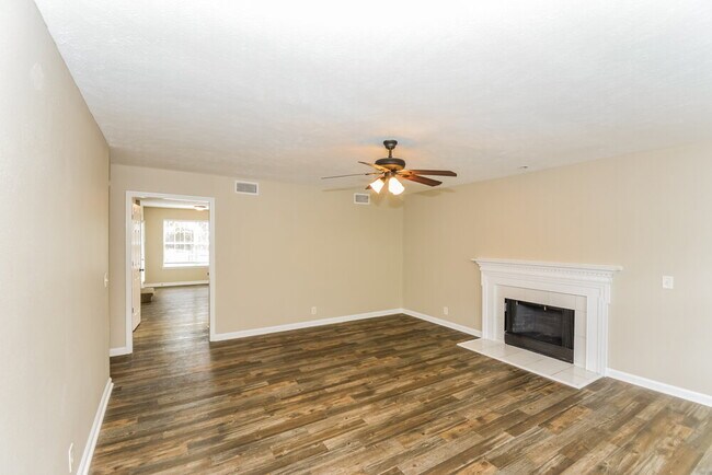 Building Photo - 912 Tom Hailey Blvd