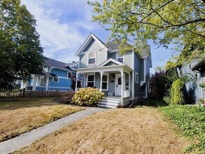 Building Photo - 2321 Elm St
