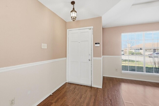 Building Photo - Half of Duplex Ready for New Tenants- 2 Bed, 2 Bath- North Richland Hills- Birdville ISD- 76180