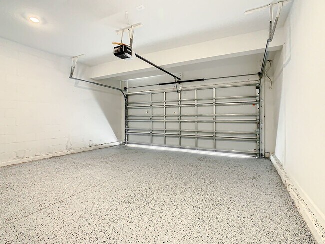 Building Photo - 409 Bogey Dr