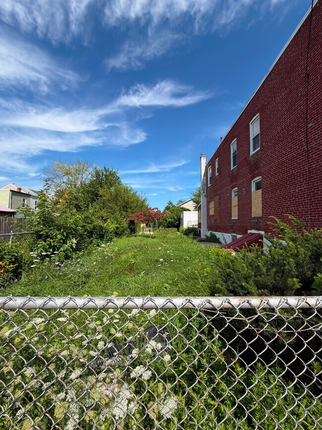Building Photo - 21 Wainwright Ave