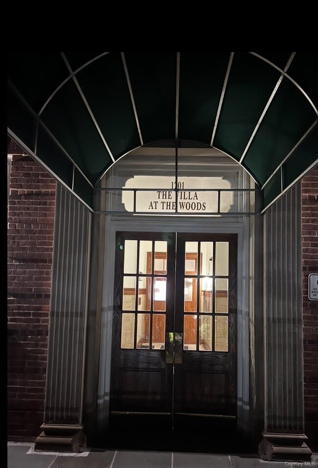 Building Photo - 3311 Villa at the Woods