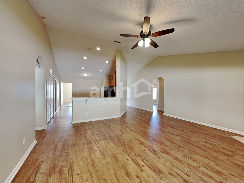 Building Photo - 6685 Southern Oaks Dr