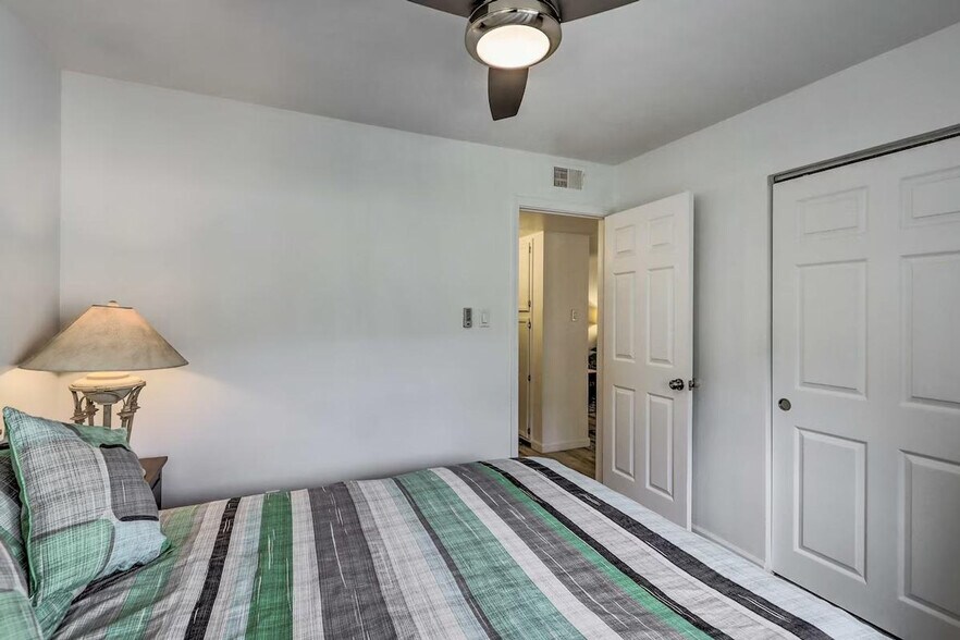 Building Photo - 7474 E Earll Dr