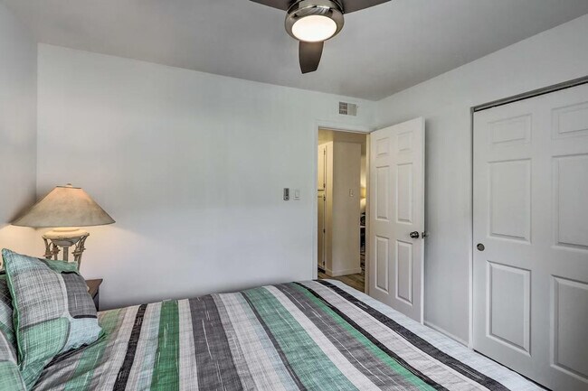 Building Photo - 7474 E Earll Dr