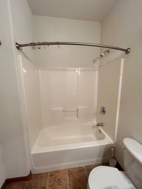 LL Tub/Shower - W4091 3rd St