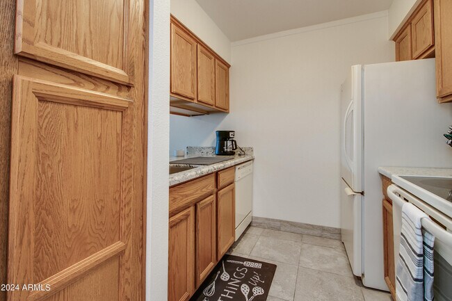 Building Photo - 7625 E Camelback Rd