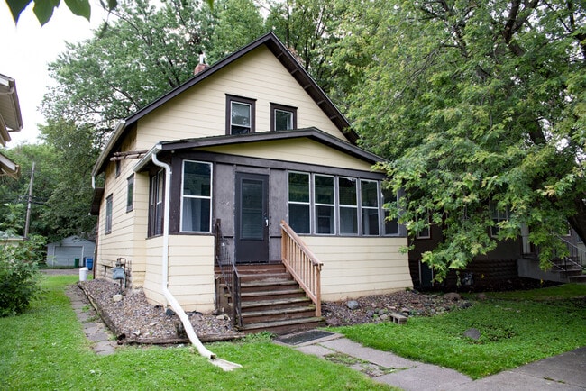 Building Photo - 1054 24th Ave SE