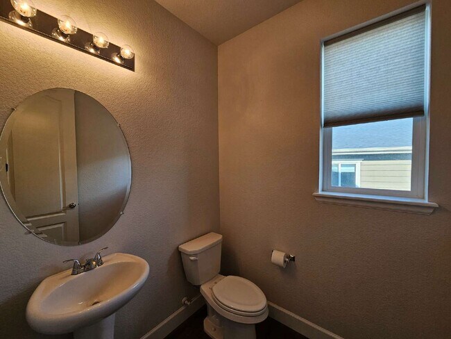 Building Photo - 1385 Castle Creek Cir