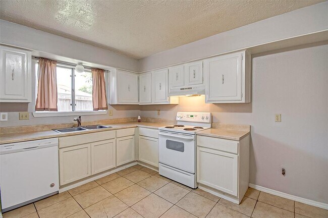 Building Photo - 11203 Doric Ct