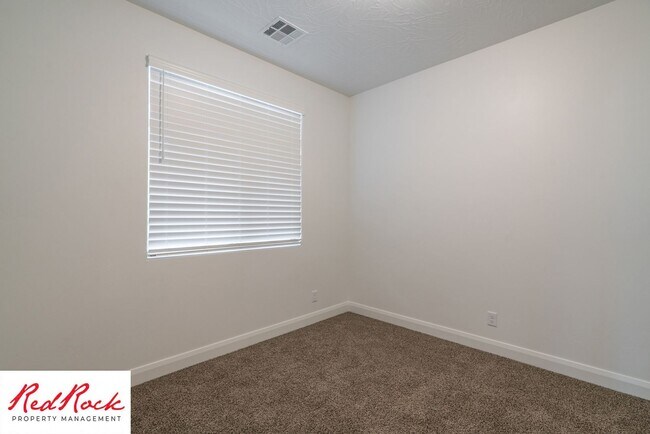 Building Photo - St. George 3 Bedroom Single-Level Home–$30...