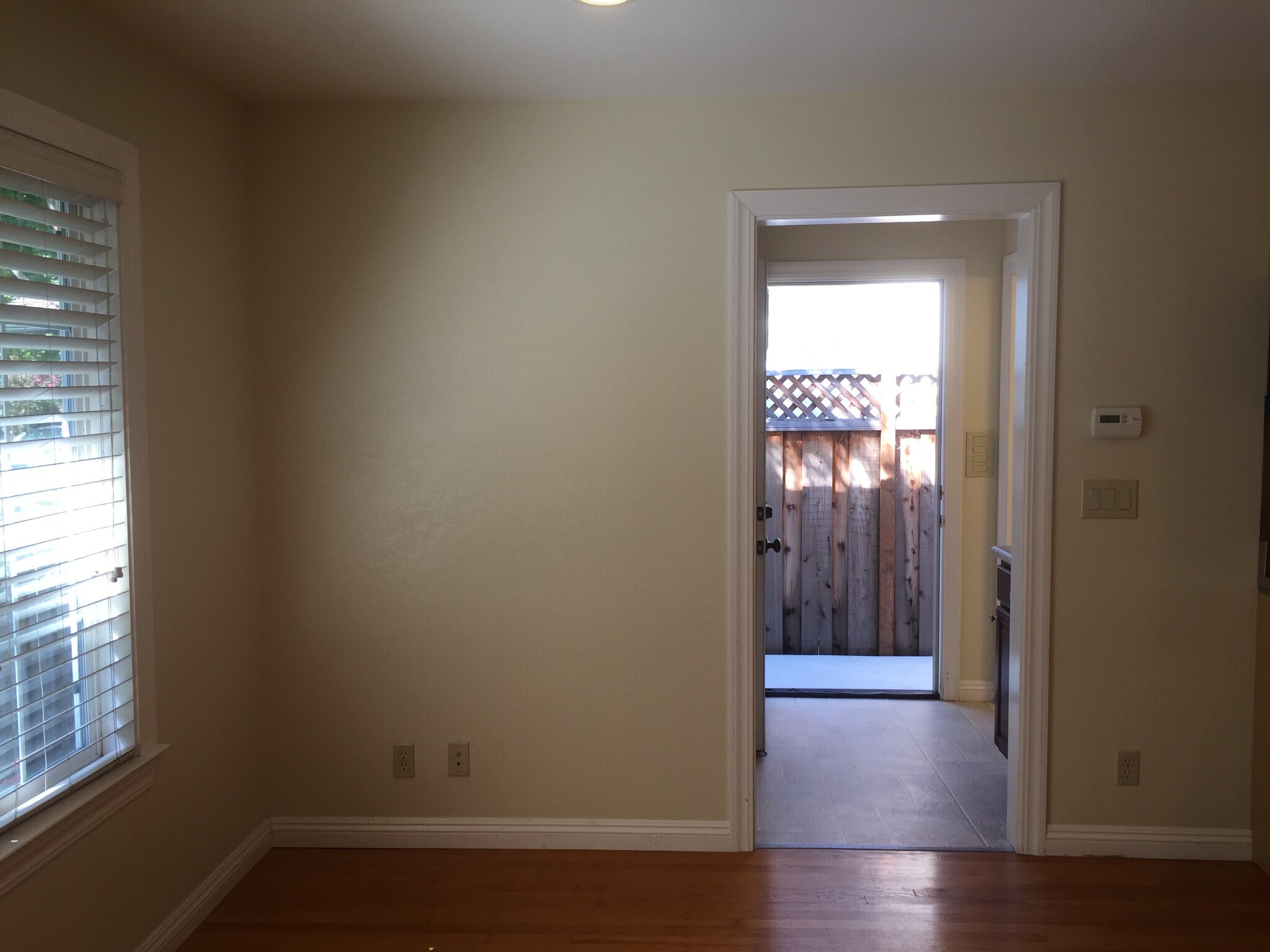 Building Photo - 859 Jansen Ave