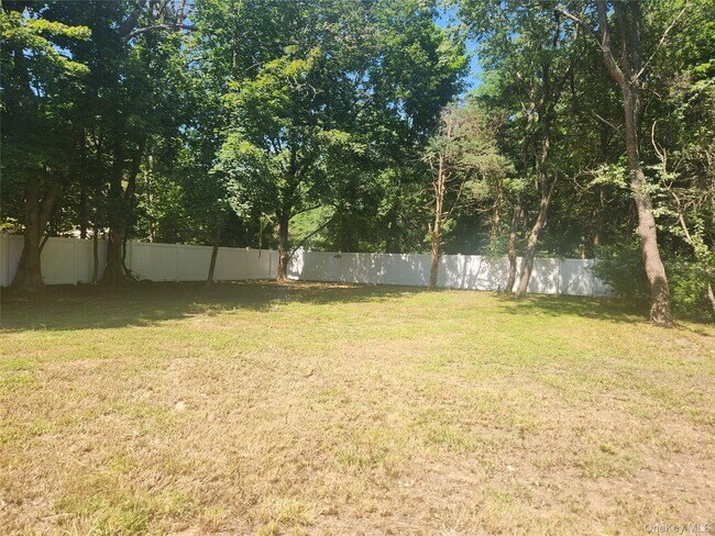 Building Photo - 807 Meadow Rd